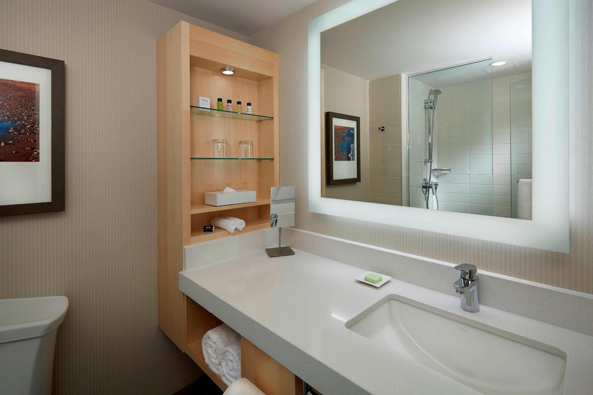 Delta By Marriott Edward Hotel 4*
